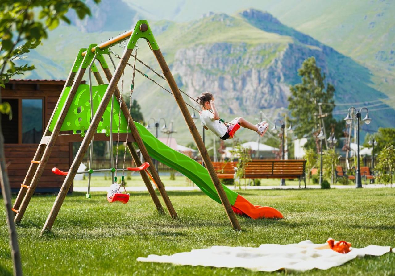 Suatis Resort Kazbegi Stepantsminda Exterior foto